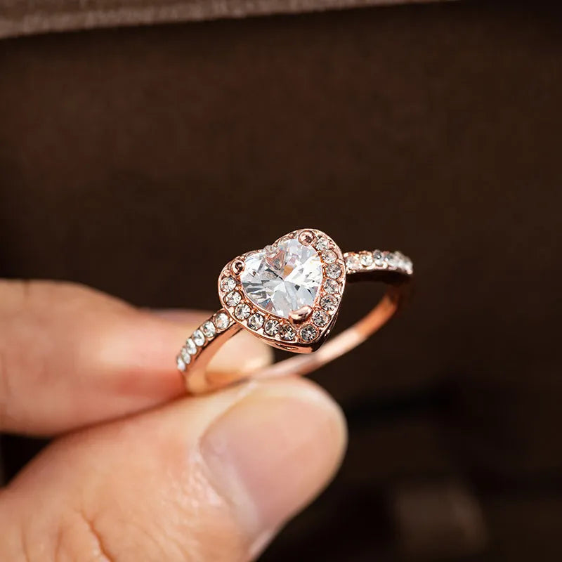White copper women's wedding ring with heart-shaped crystal in rose gold or silvery finish