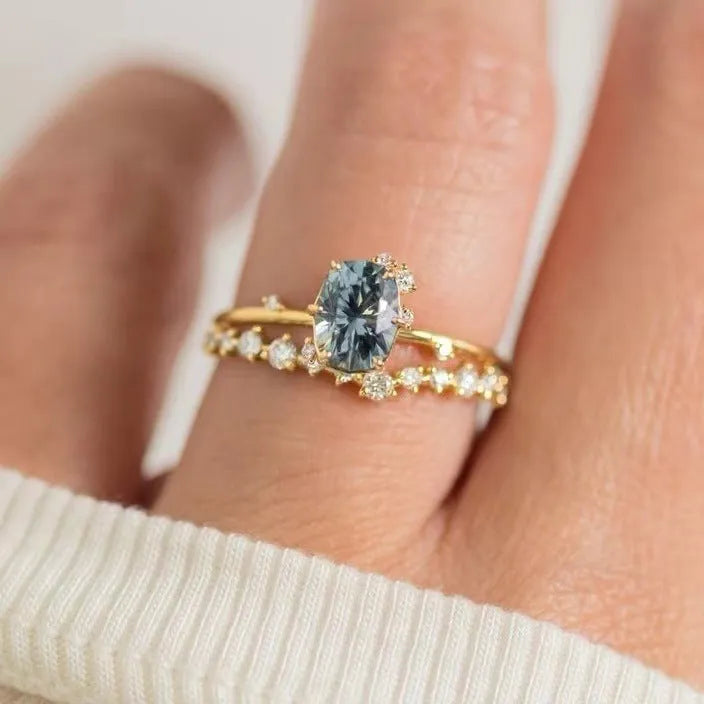 Gold-plated women's ring with green zircon stone in flower design on alloy band