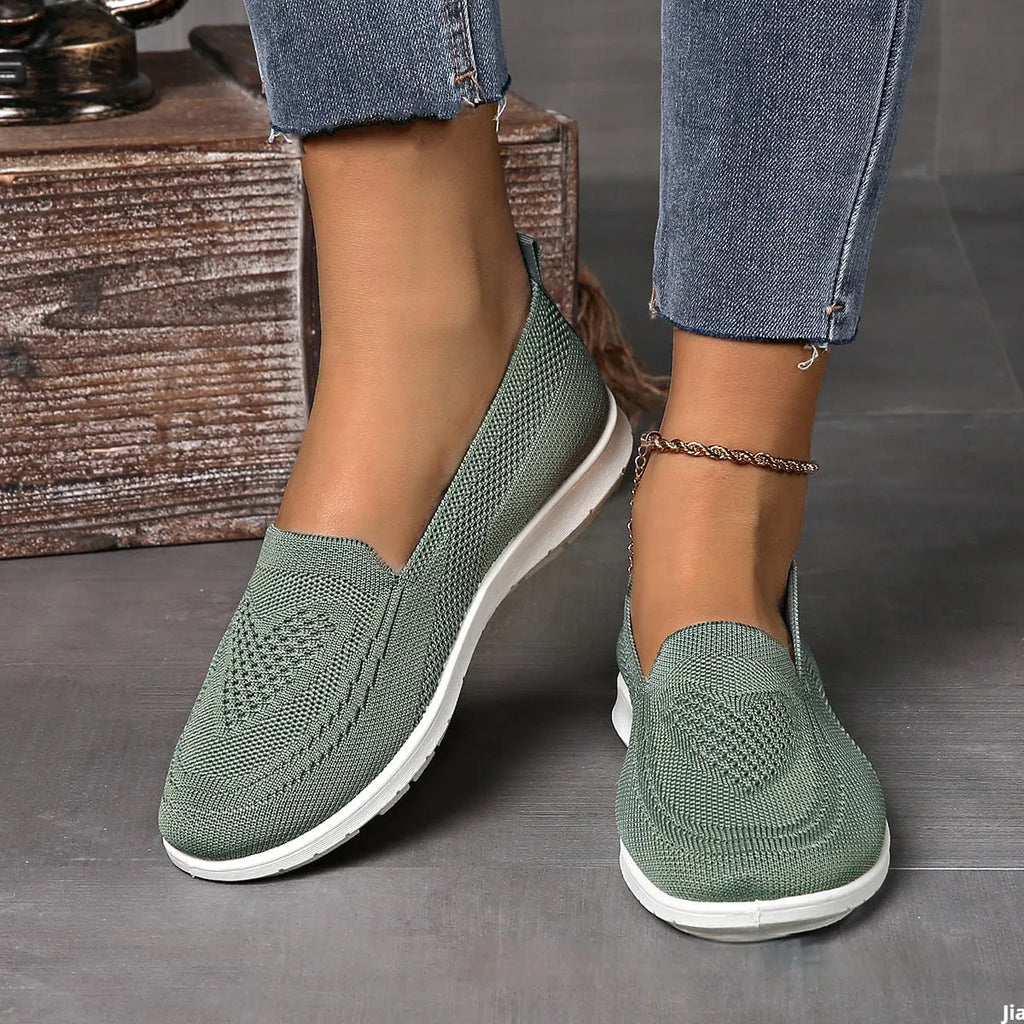 Women's plus size casual cloth shoes with heart pattern mesh lining flat sole