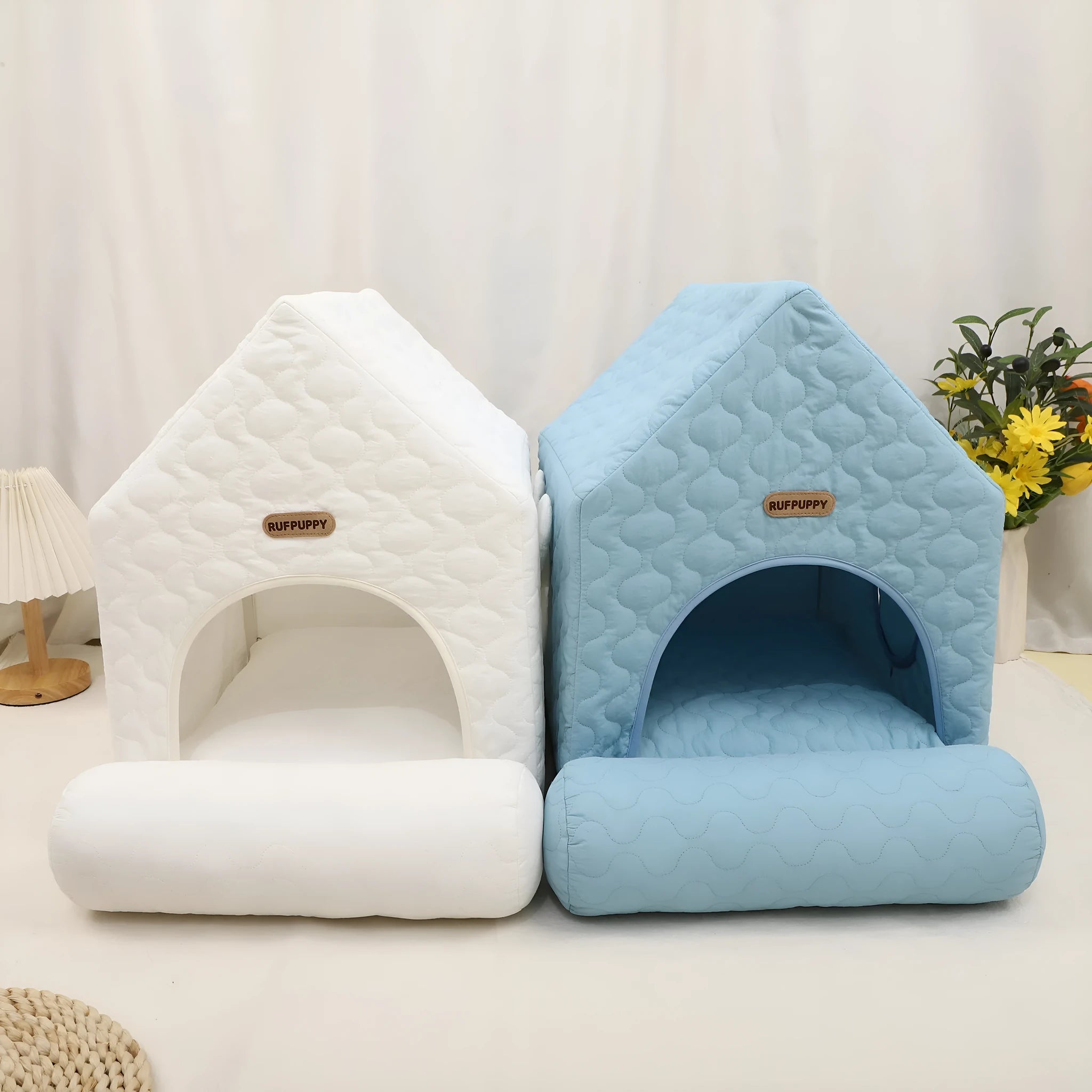 Cartoon cute closed pet house 55x38x48cm in white for pets 2-6kg