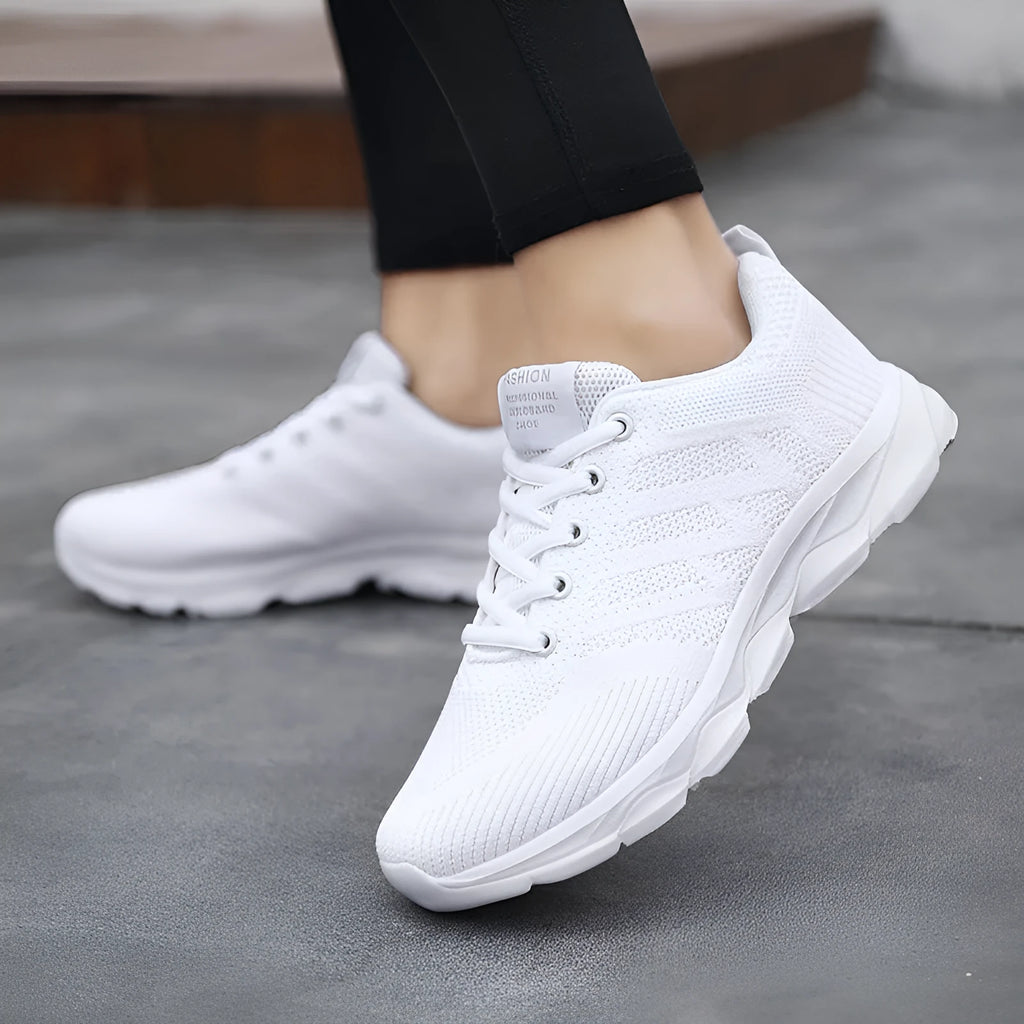 Women's mesh breathable running shoes with Flyknit upper, flat heel, lace-up closure, in white, black, and black-pink colourways