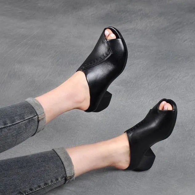 Women's black peep-toe sandals with square heel and rubber sole