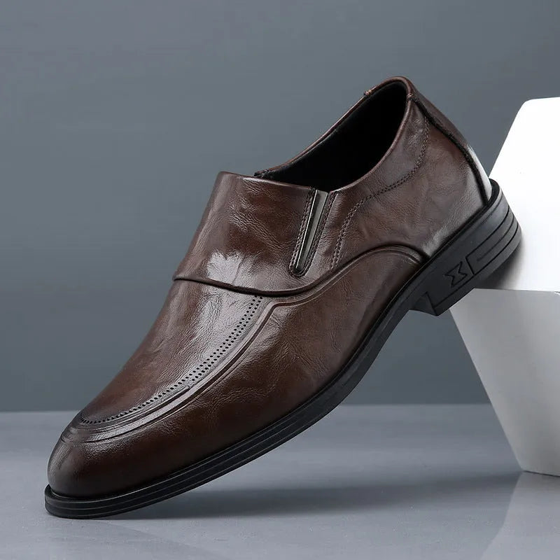 Slip-on cowhide leather men's shoe in black with rubber sole, side view, sizes 38-44