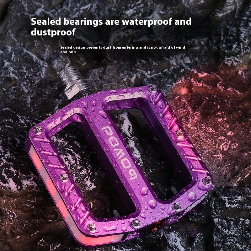 Aluminium bicycle pedals with integrated LED lighting in five colour options