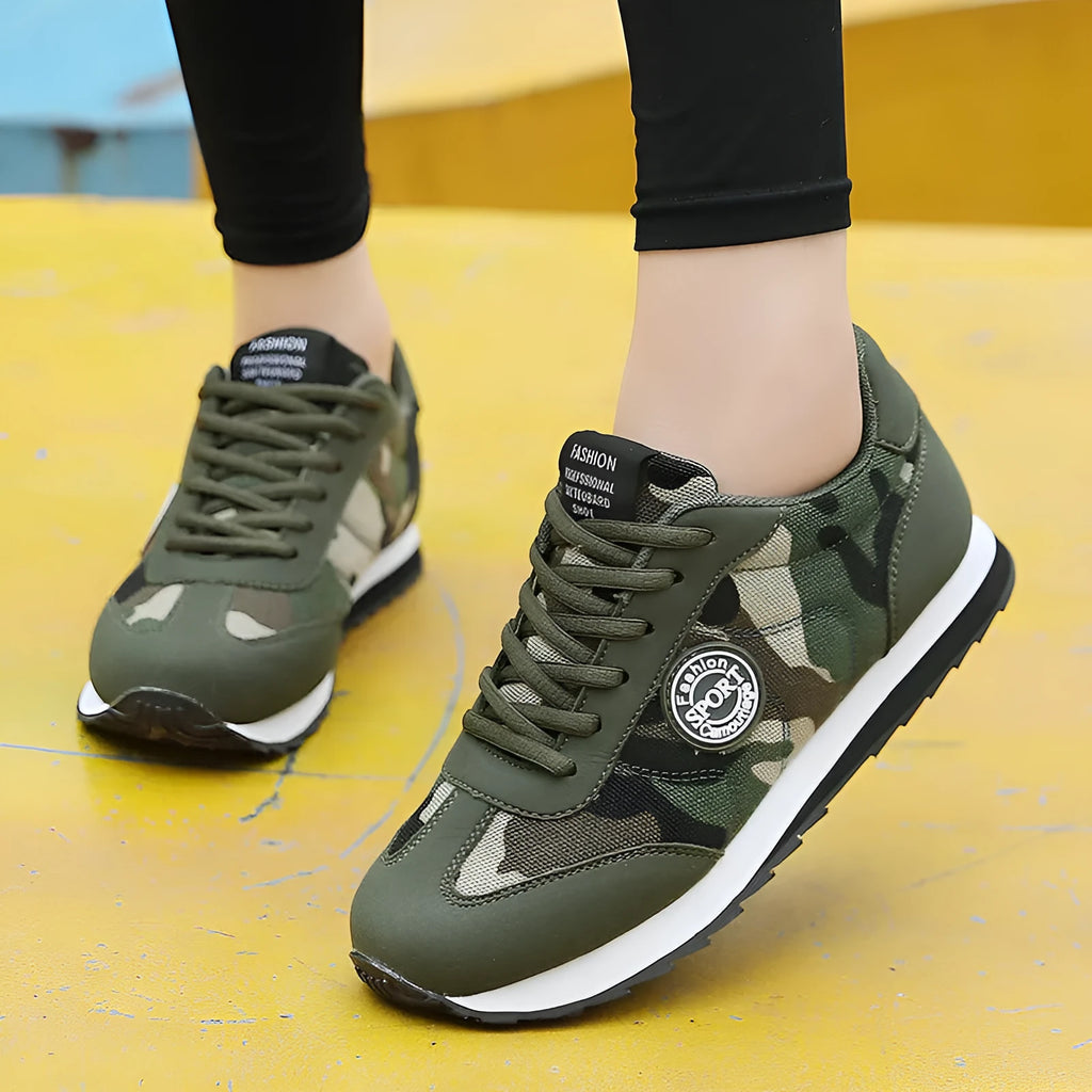 Men's and women's low-top camouflage running shoes with suede upper and foam sole