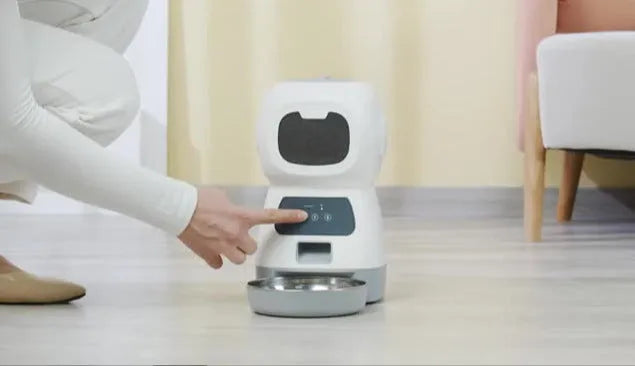 White ABS pet automatic feeder with button control for fixed point and manual feeding for cats and dogs
