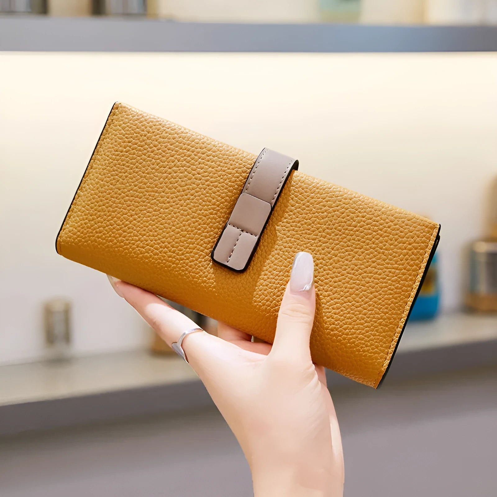 Women's large capacity PU leather handbag available in five colour options