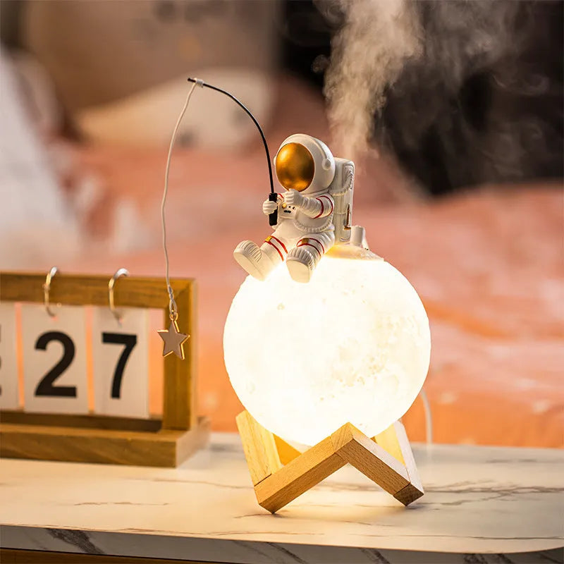 Gold astronaut figurine humidifier with wooden frame, resin space man ornament, 13x13x28cm, USB powered