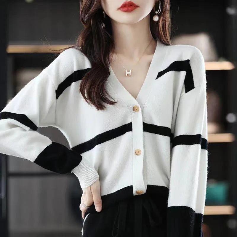 Women's striped V-neck knitted cardigan in slim fit with 3D pattern