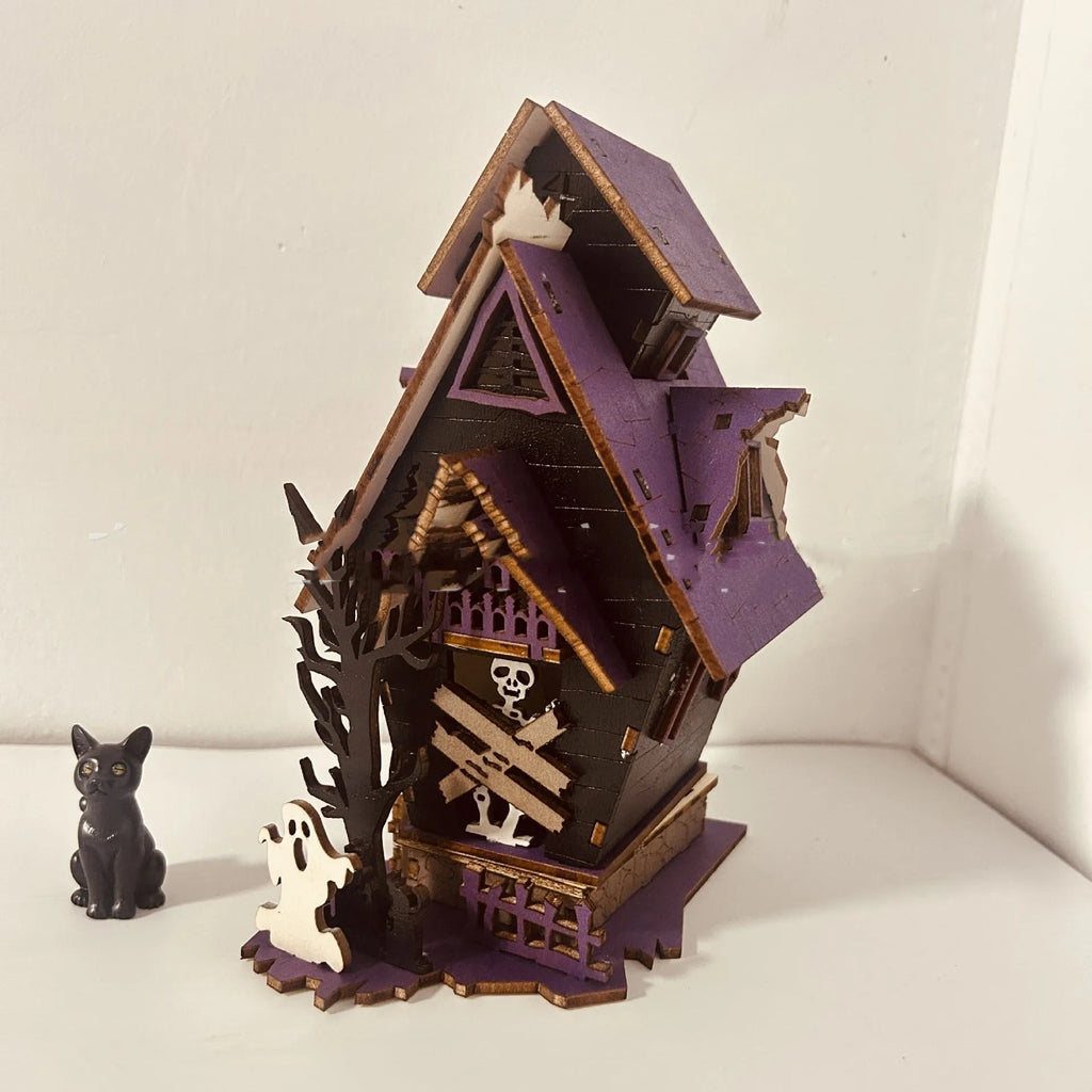 Wooden Halloween haunted house table decoration measuring 14x10.5x19cm with luminous finish