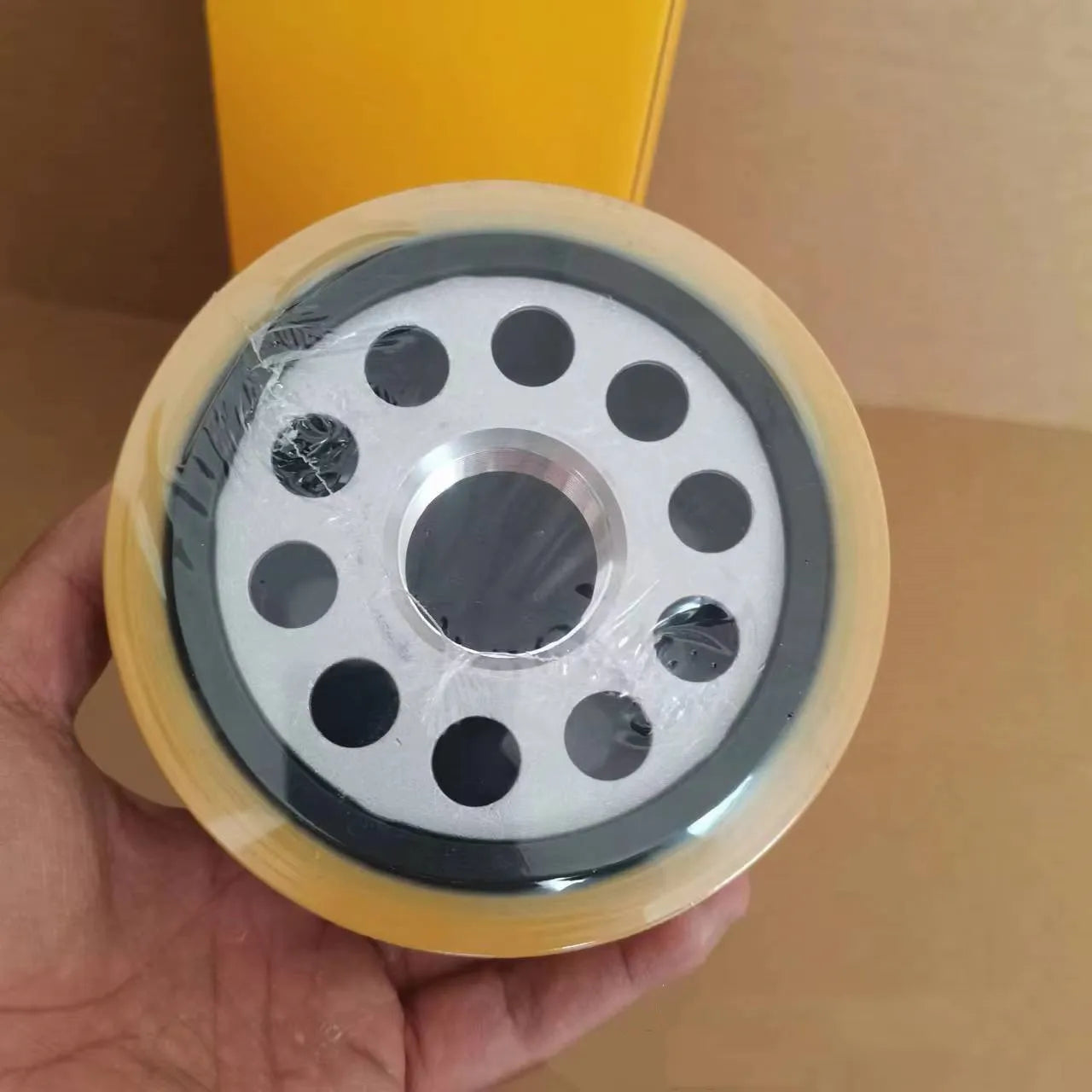 Carter 1R-1808 metal oil filter element for excavator hydraulic systems.