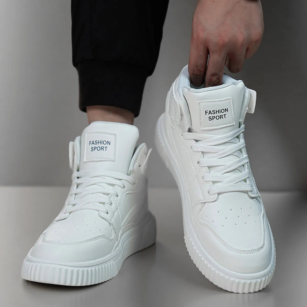 White men's round-toe casual trainers made from microfiber for autumn and winter.