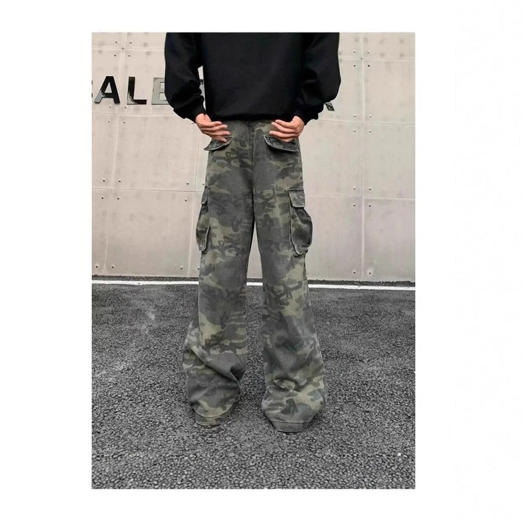 American Vintage camouflage cargo pants with multiple pockets and a washed, crumpled fabric texture.