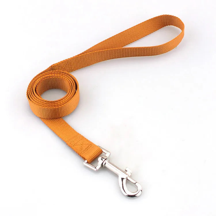 Solid colour nylon dog tug rope showing texture and 120cm length
