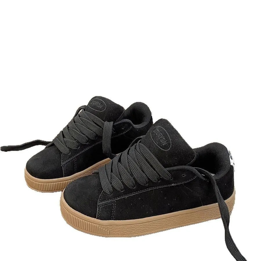 Black retro low-top sneakers with round toe and waterproof platform design