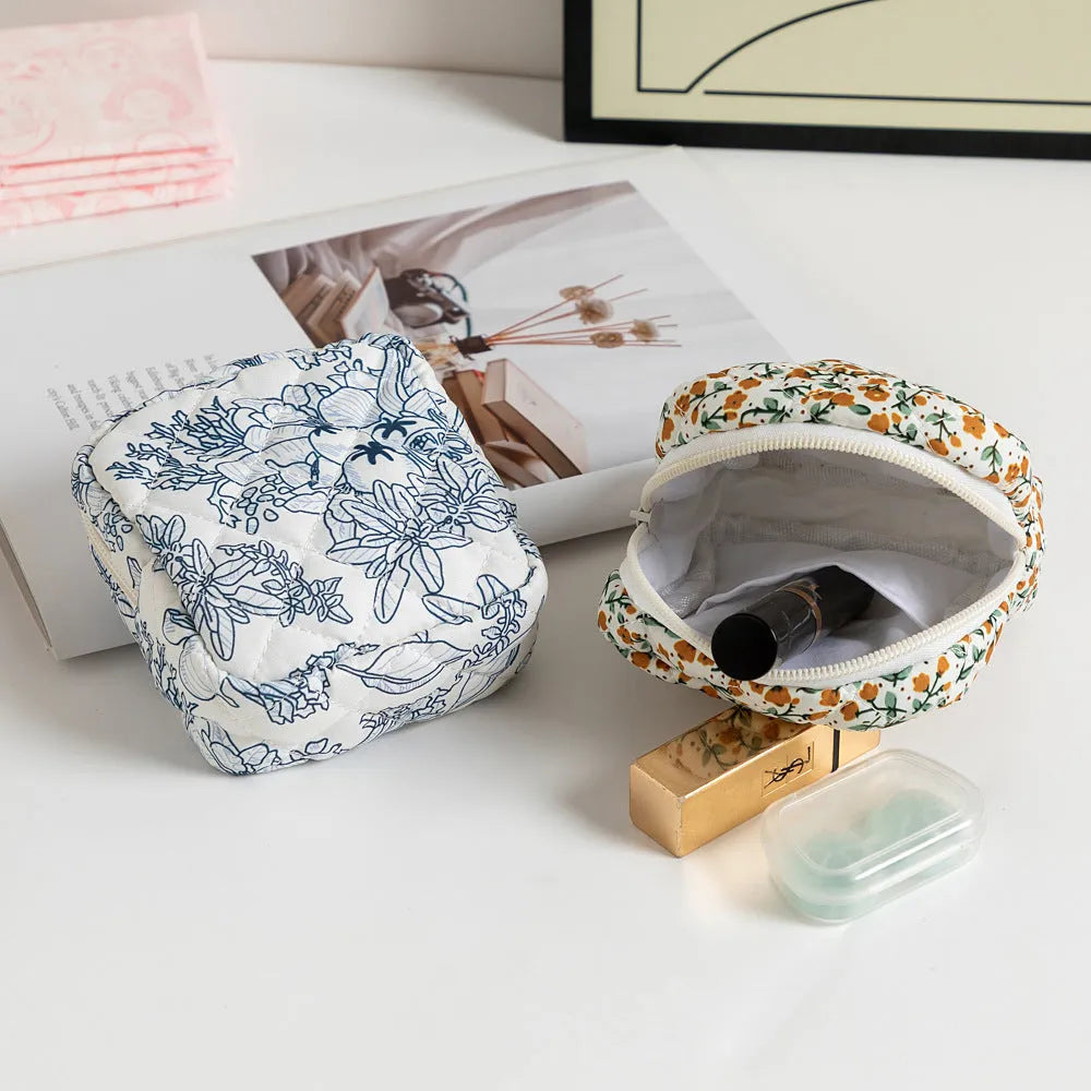 Floral polyester ladies purse key storage bag with breathable fabric and decorative sewing thread details