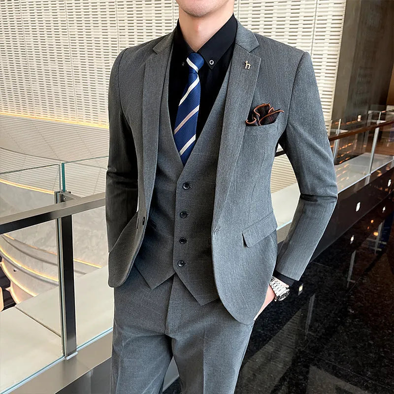Slim fit men's business suit in black and dark grey options with British style design