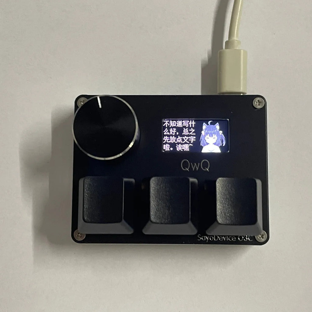 Customisable magnetic axis numeric game keyboard with IPS screen, programmable knob, and RGB backlight