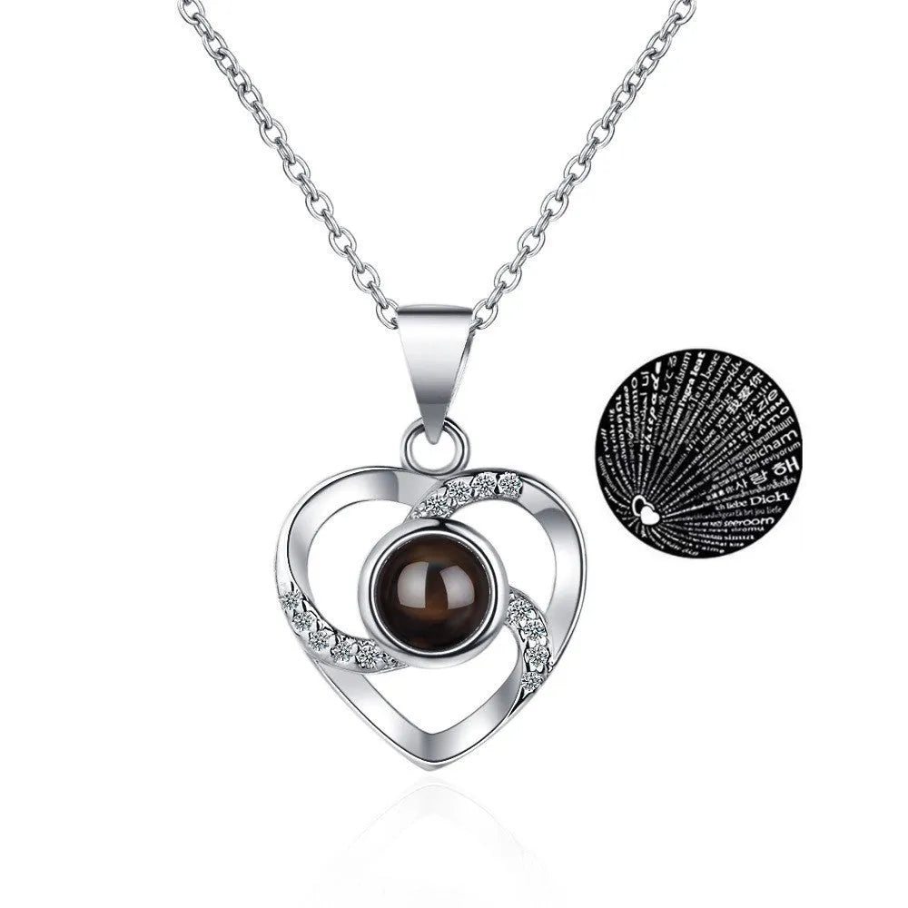 Rose gold copper heart-shaped projection necklace with O chain shows I Love You in 100 languages