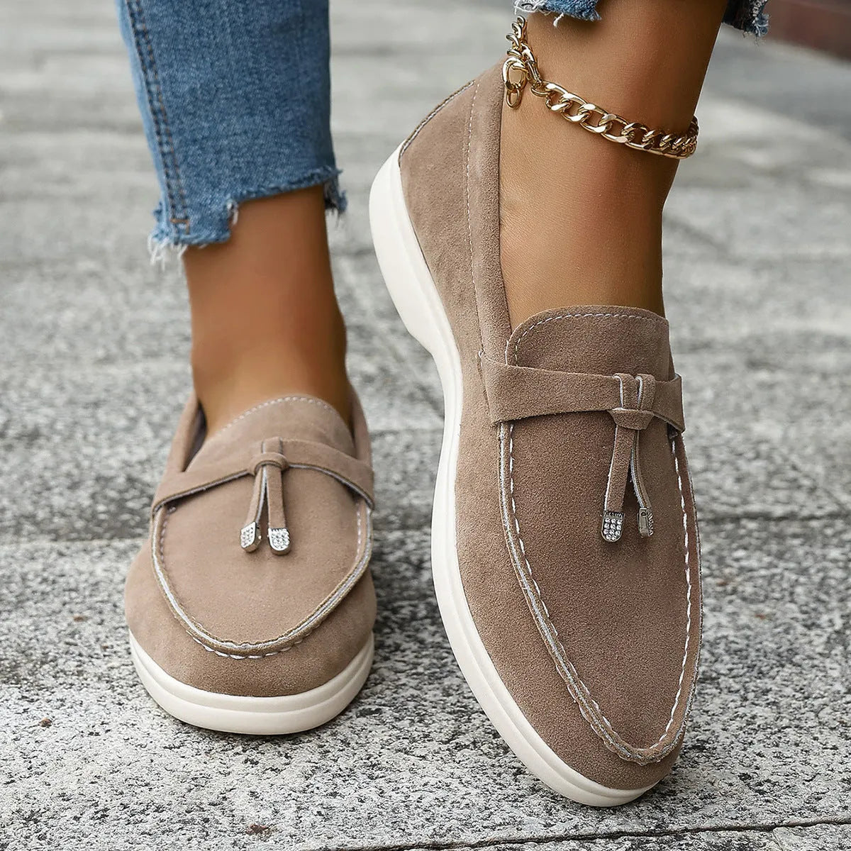 Canvas slip-on loafers with platform heel and round toe in black, apricot and brown colours