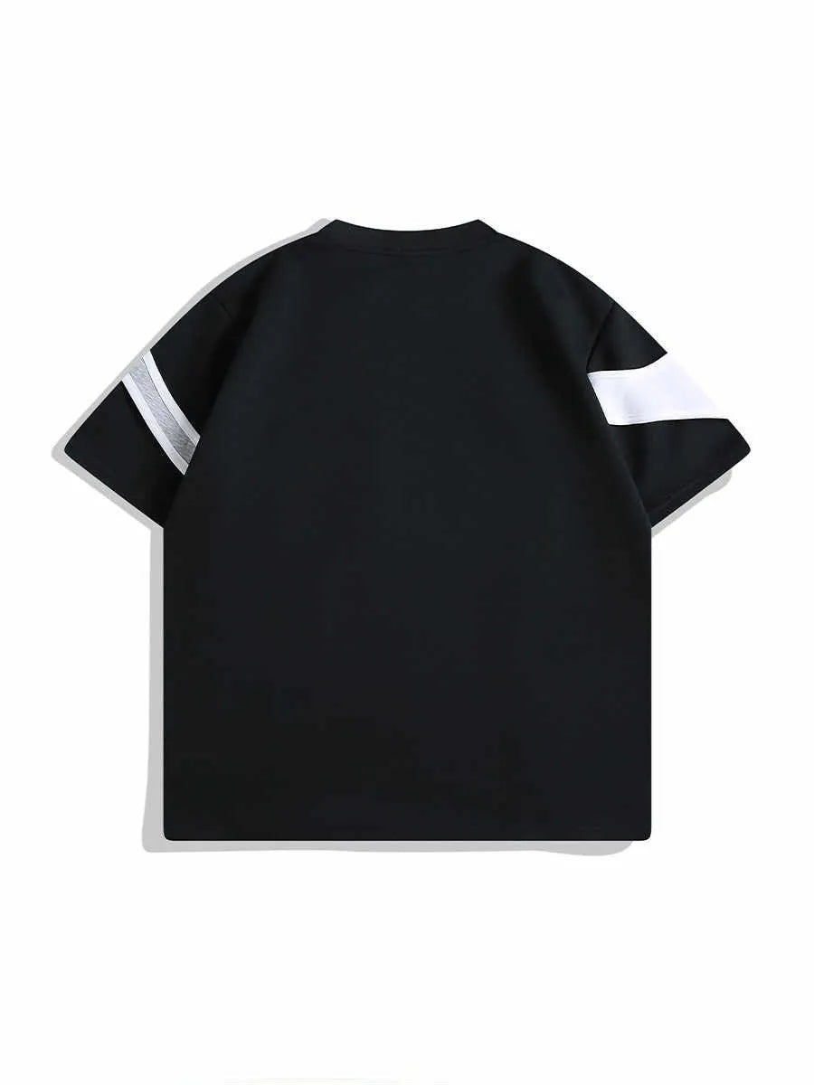 Loose fit black t-shirt with double-layer stitching at padded shoulder strap