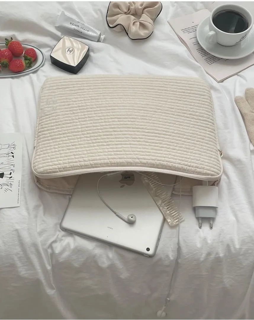 Hand-held black and white anti-seismic laptop bag for tablet protection with coin pocket
