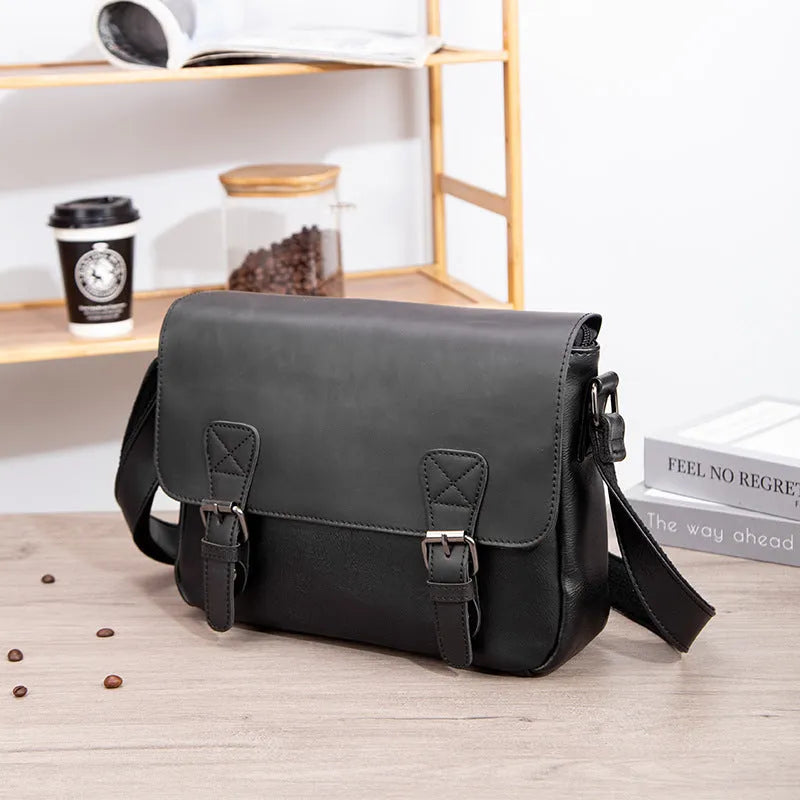 Fashion men's retro large-capacity backpack in solid colour, made from pu leather, available in black or brown