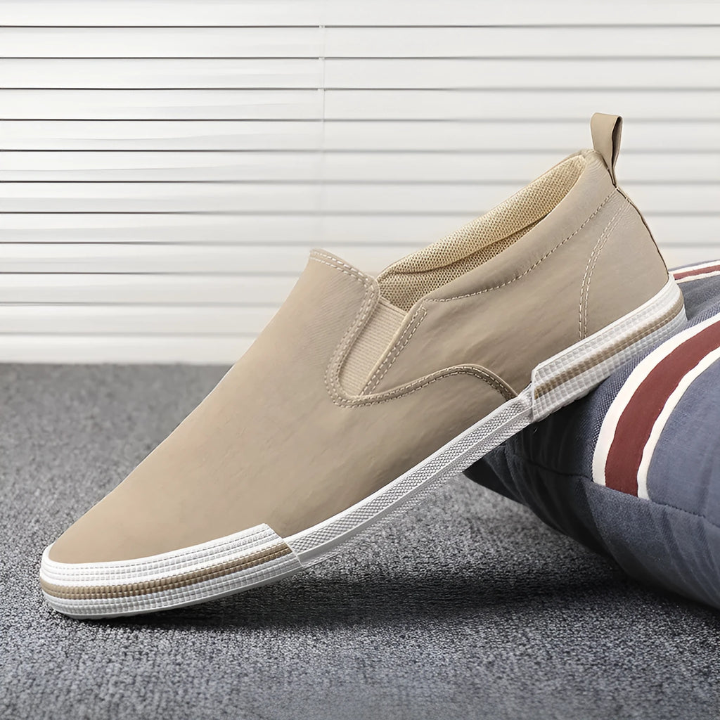 Men's low-top canvas casual shoes in grey colour with vulcanised rubber sole and round-toe design