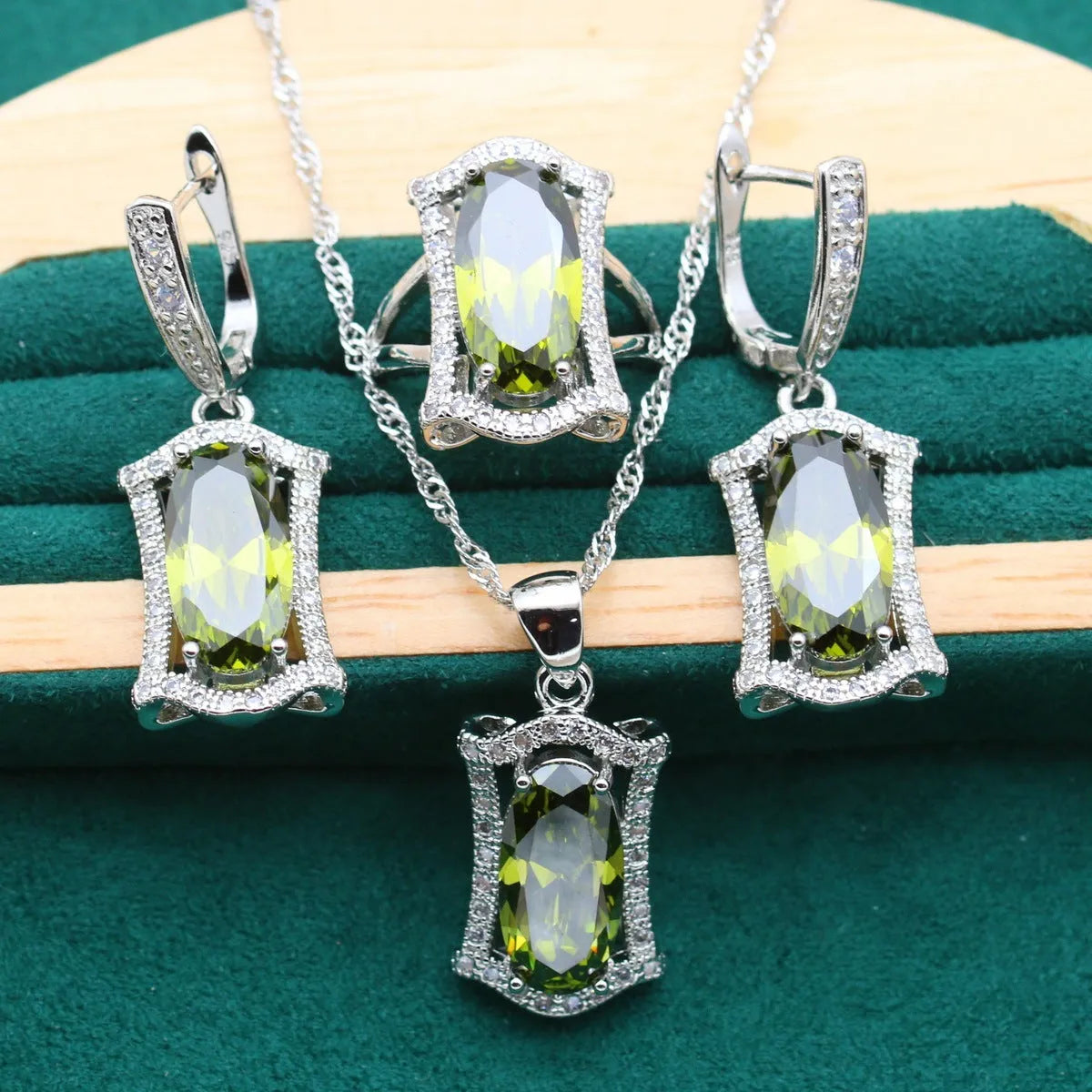 Women's anti-allergy zircon jewellery set with snake bone chain necklace, earrings, ring and bracelet in yellow colour