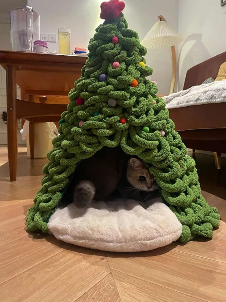 Christmas tree material pack with coarse wool yarn for hand weaving a pet nest, showing three colour options