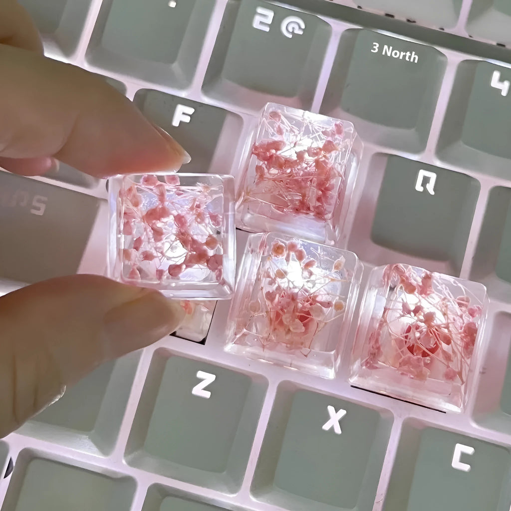 High transparency resin keycap with starry sky pattern in green, shown next to a mechanical keyboard.