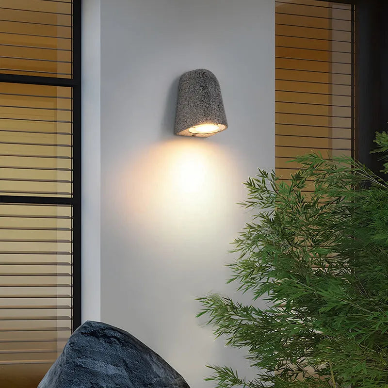 Cement outdoor wall lamp with decorative horseshoe shape, black sandstone finish, IP65 waterproof, with warm light