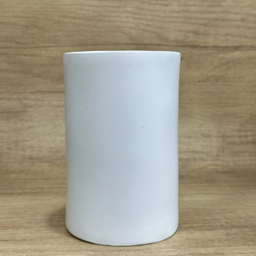 Decorative resin tissue box holder with American-style design on a desktop