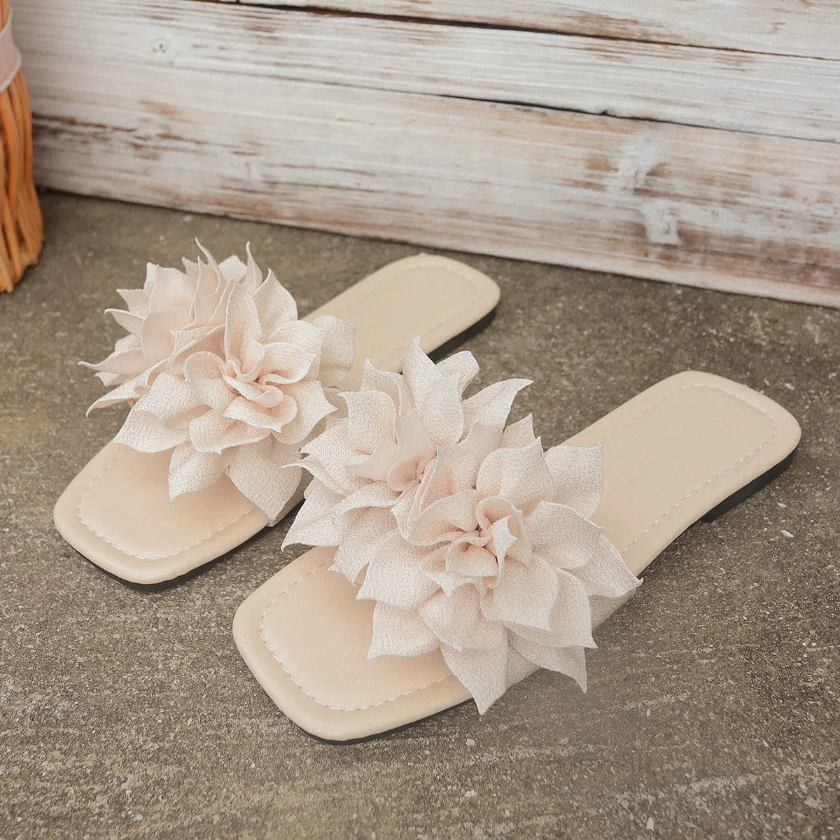 Women's flat flip-flops with flower detail, PU upper, rubber sole, apricot colour, on plain background