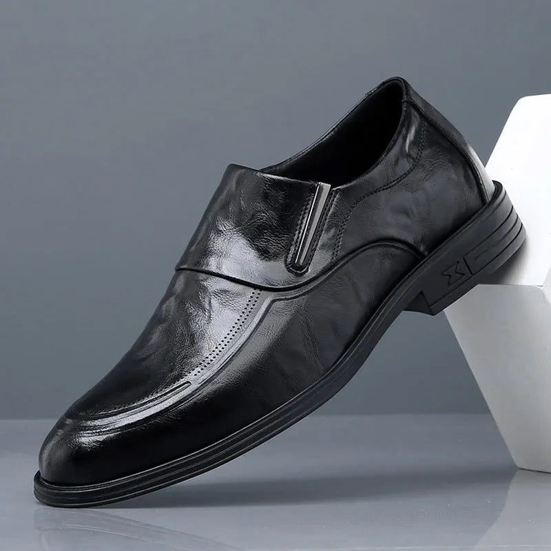 Slip-on cowhide leather men's shoe in black with rubber sole, side view, sizes 38-44