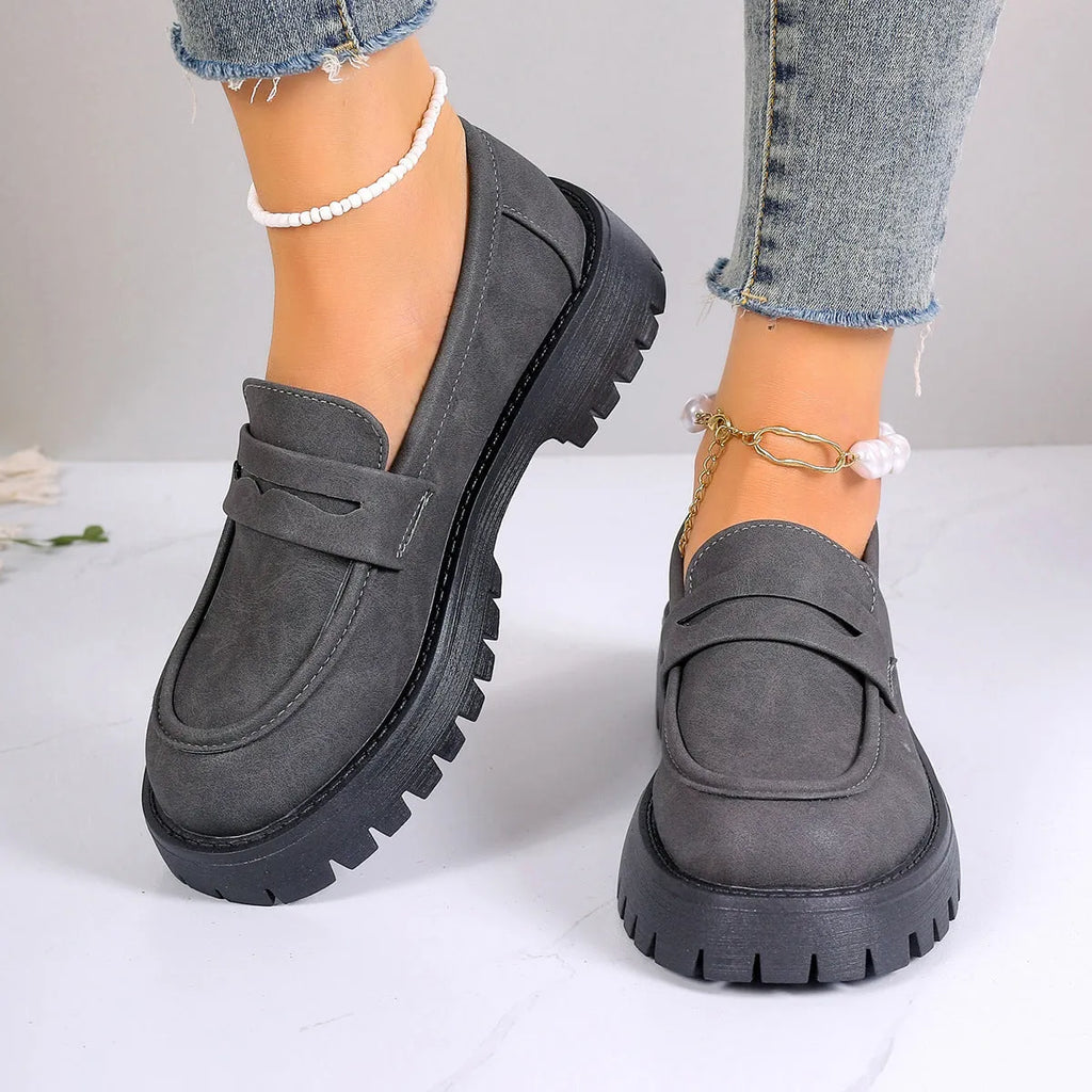 Chunky heel platform British style leather shoes for women in black, low heel, round toe