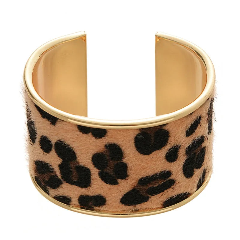 Geometry pattern twisted open-ended bracelet in 22 Silver Blue alloy with electroplated finish