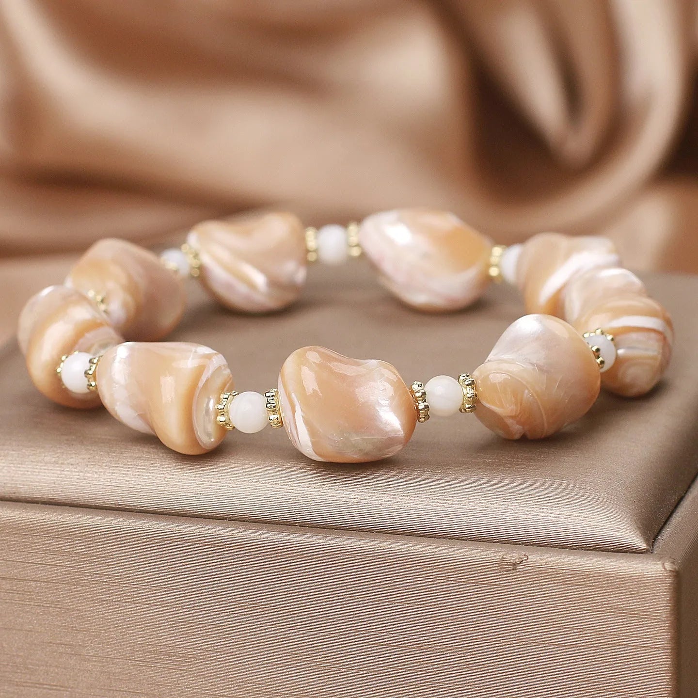 Women's natural freshwater special-shaped gold silk shell bracelet with agate beads in ethnic style