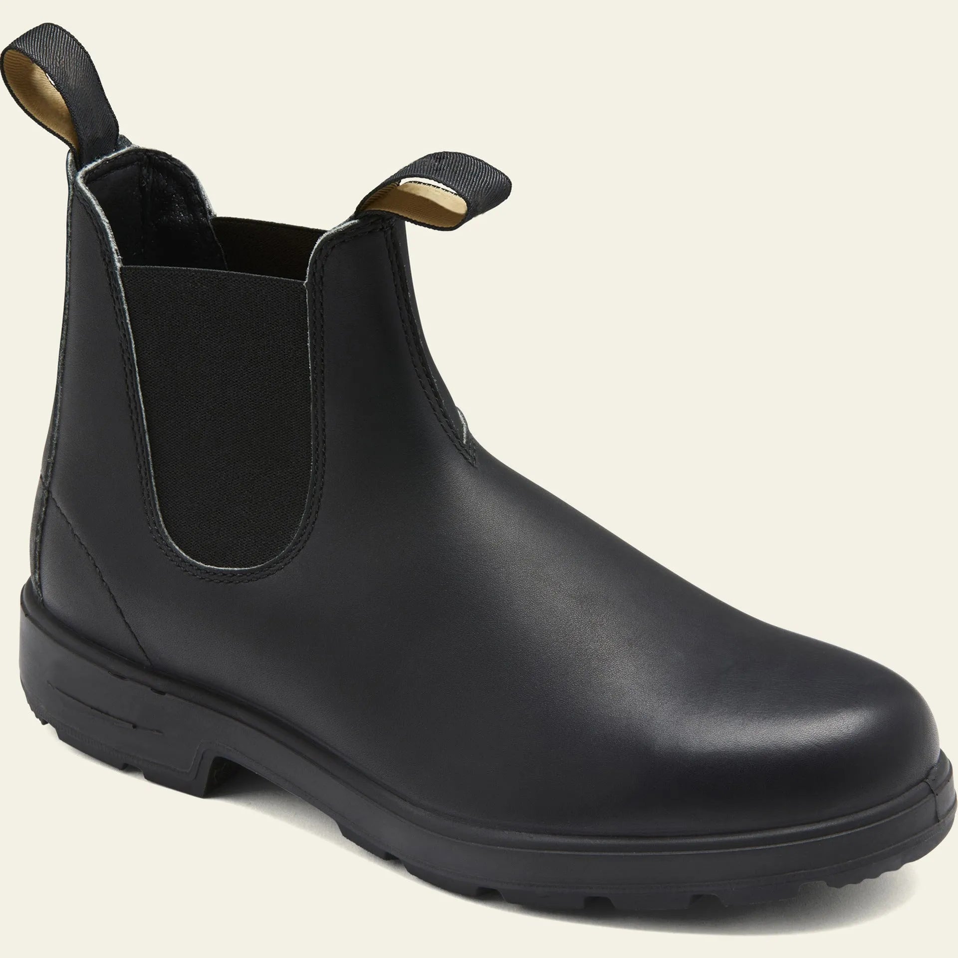 A pair of vintage-style unisex black Chelsea boots with a frosted artificial PU upper and a beef tendon sole.
