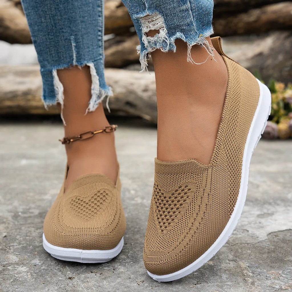 Women's mesh surface casual flat shoes in grey with round toe and low heel