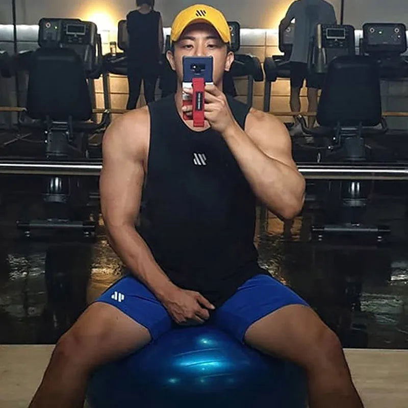 Man's metal silk fabric sports shorts in loose fit for summer running.