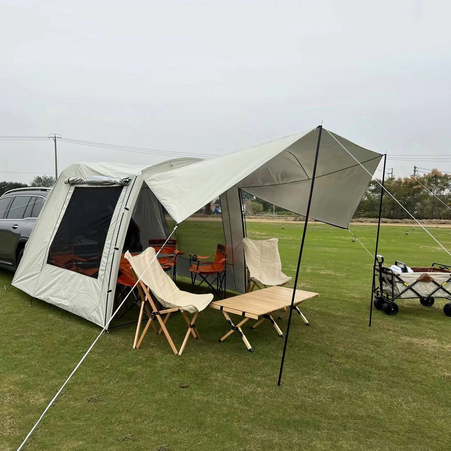 Outdoor camping tail extension tent attached to car boot with anti-UV fabric and mesh windows