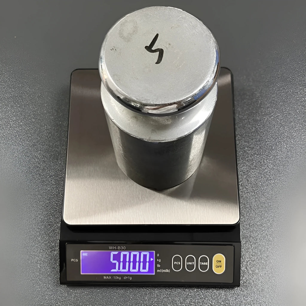 High-precision business electronic scale with rechargeable battery, 10kg 0.1g accuracy, compact 20 x 5cm design