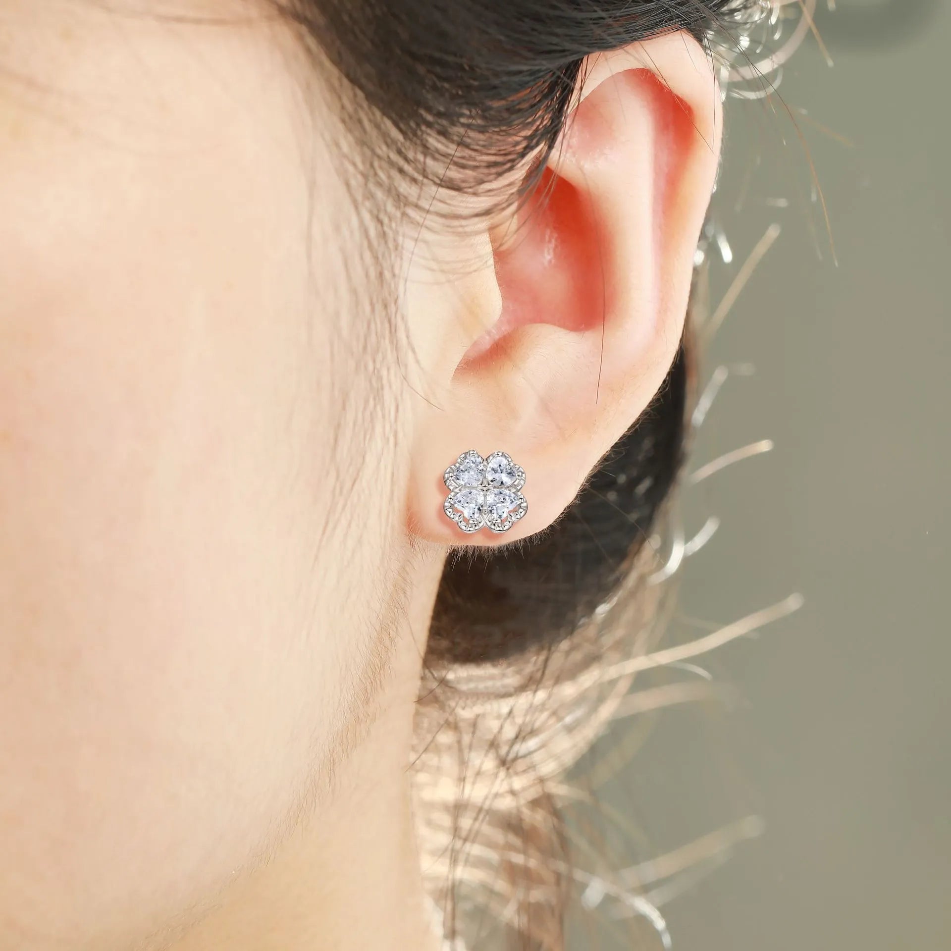 925 sterling silver heart-shaped four-leaf clover earrings with white gold colour and zircon stones.