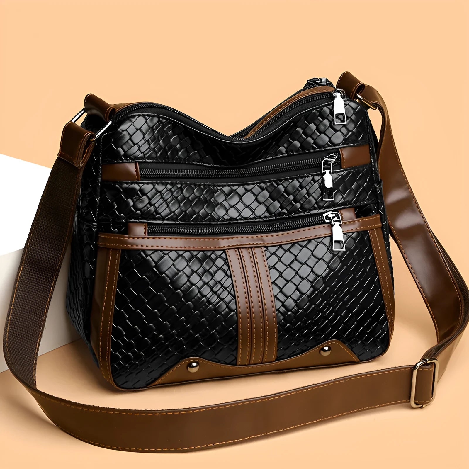Woven texture single shoulder messenger bag with square shape and internal zipper compartment