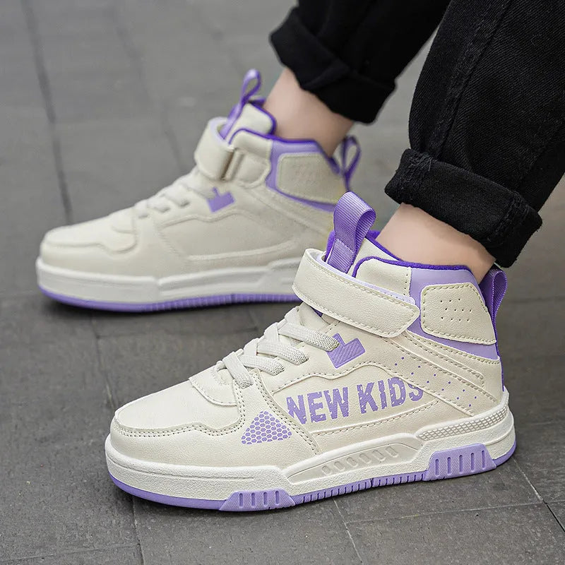 Children's outdoor sneakers with buckle fastening in multiple colour options