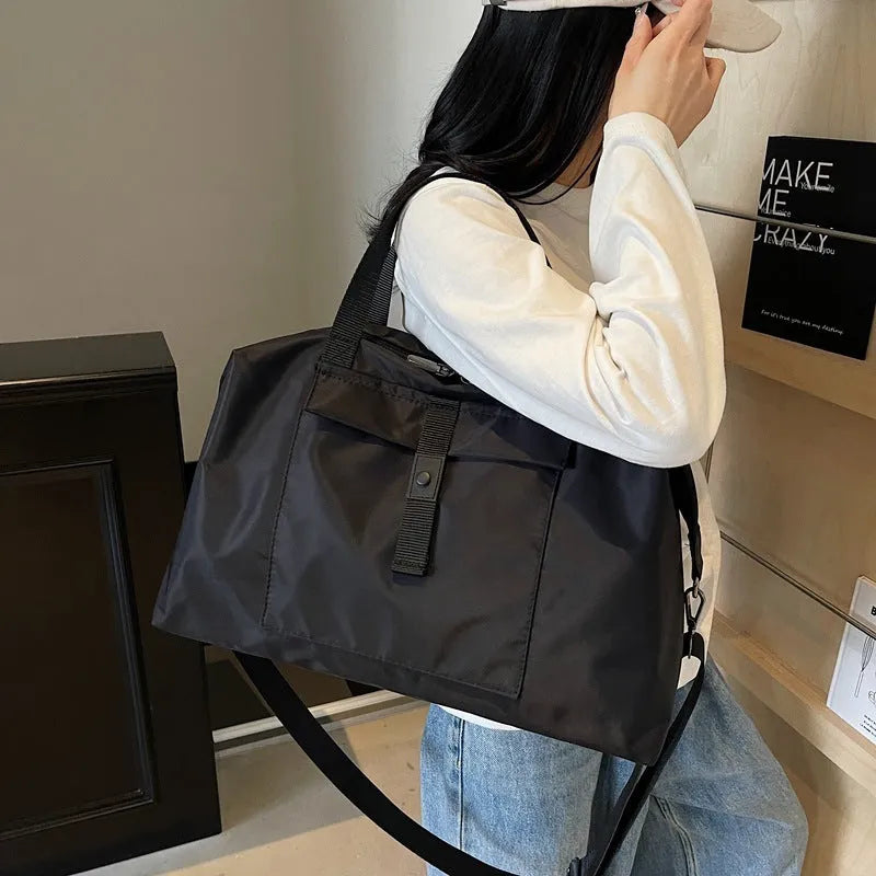 Large black one-shoulder travel bag made from Oxford cloth with a capacity of 36-55 litres.