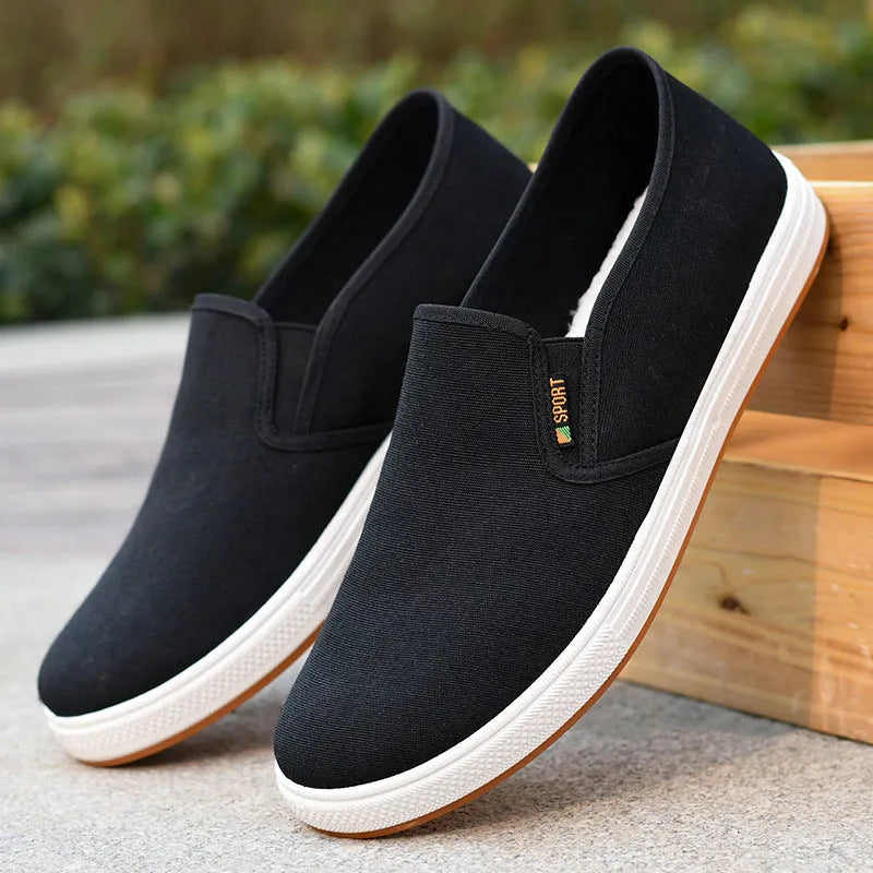 Men's low-top canvas slip-on shoes with rounded toe and injection moulded soles in black and blue colour options