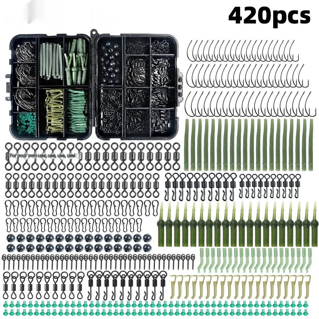 420-piece space beam carp fishing accessories set in 12cm x 9.5cm x 3cm box with swivels, pins, and hooks