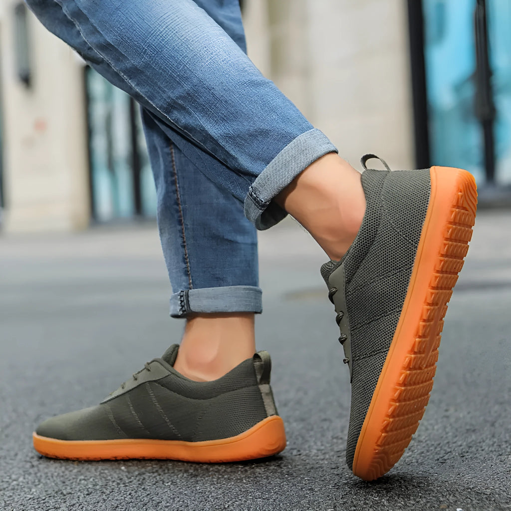 Men's wide toe hiking shoes in army green with Flyknit upper and rubber sole